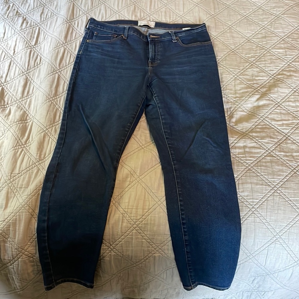 Everlane dark blue mid rise skinnies